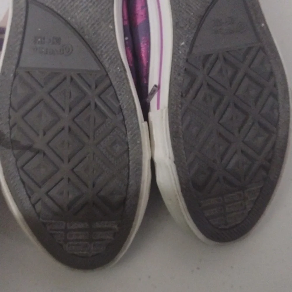 Converse One Star Girls Junior 6 Shimmer Pink Lips on Purple Low Chucks Sneakers